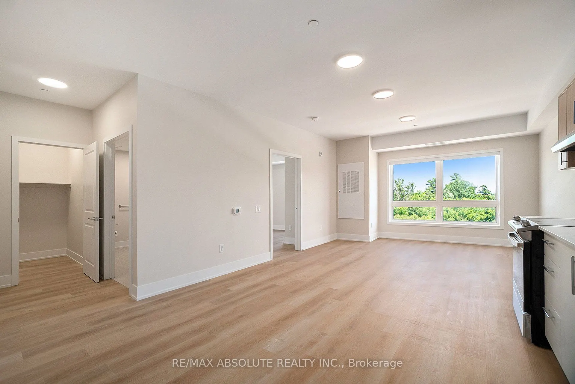 12 Thomas Street S, #212
