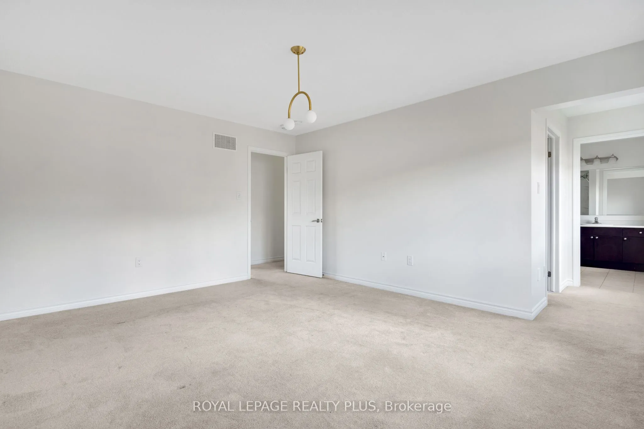 267 Grovehill Crescent