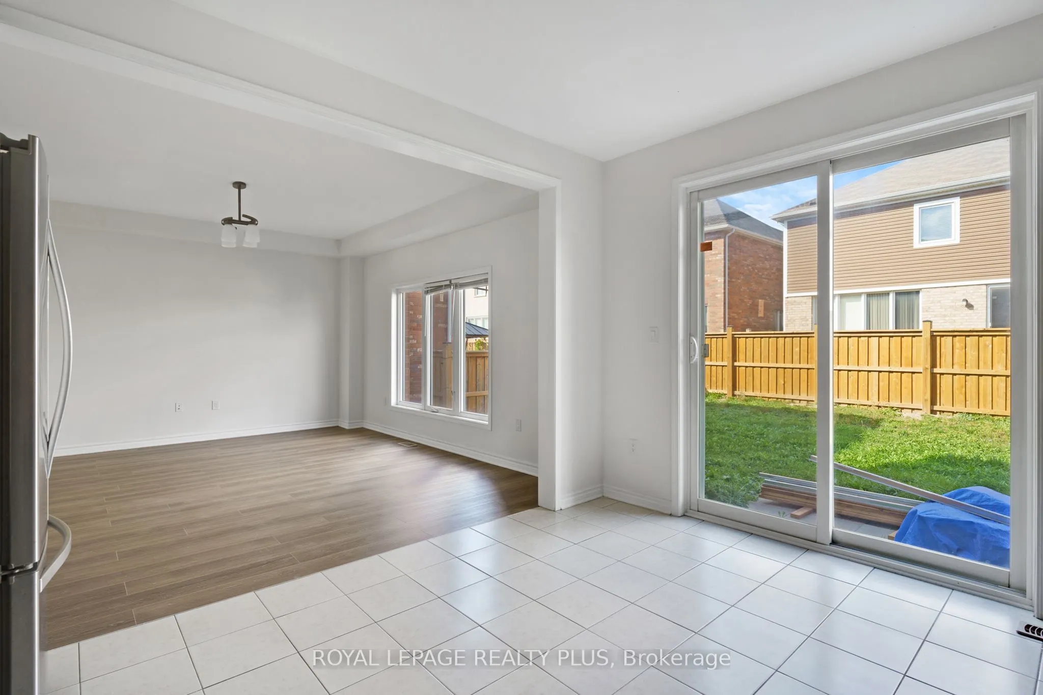 267 Grovehill Crescent