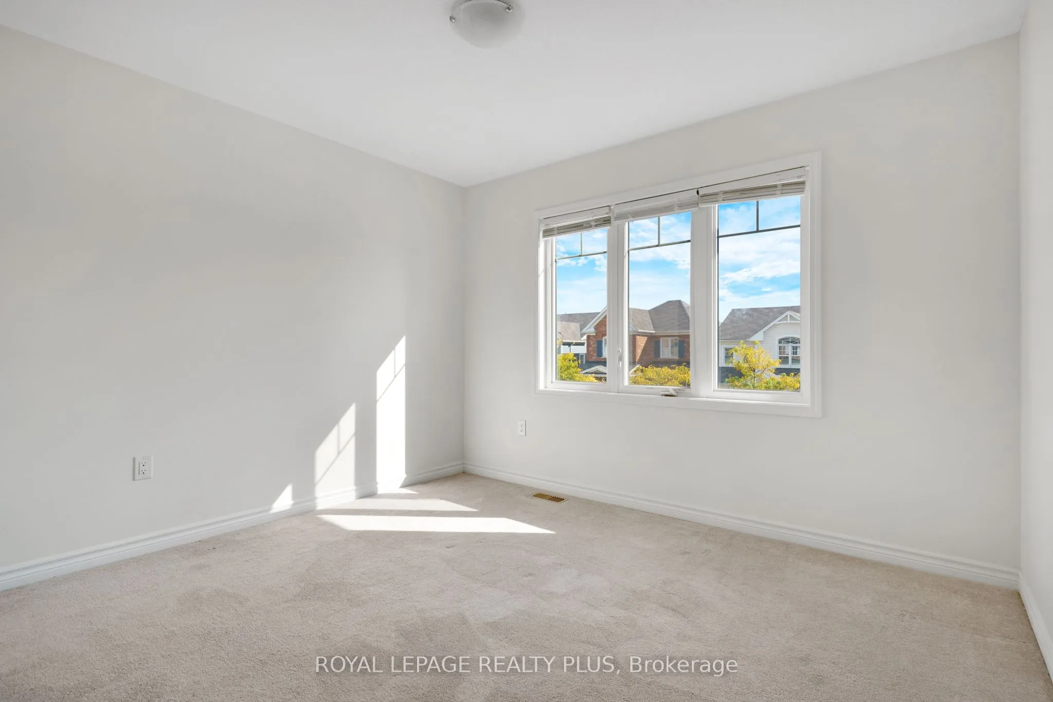 267 Grovehill Crescent