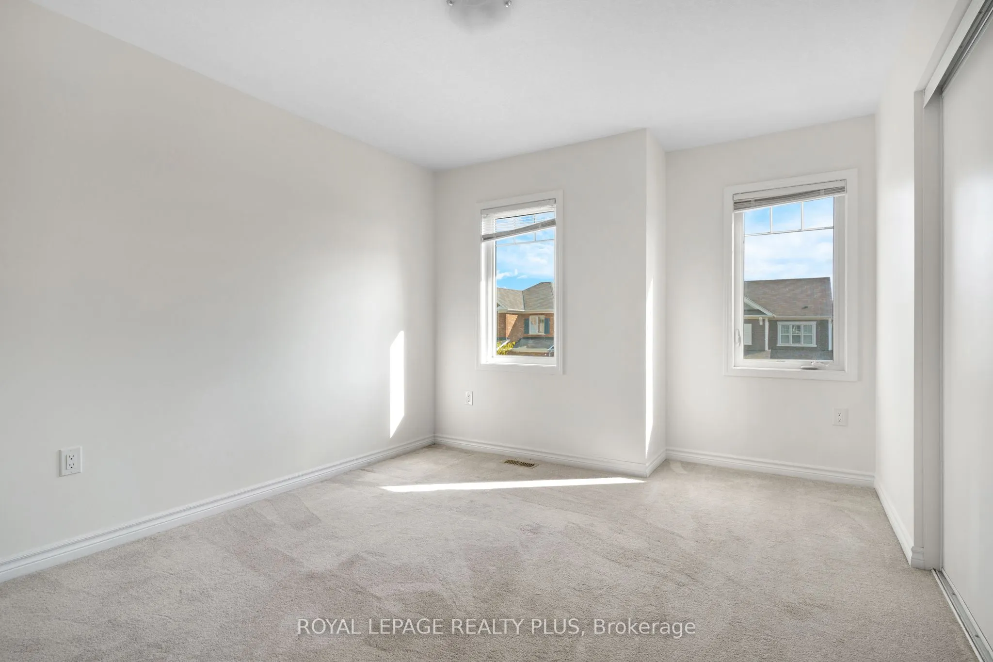 267 Grovehill Crescent