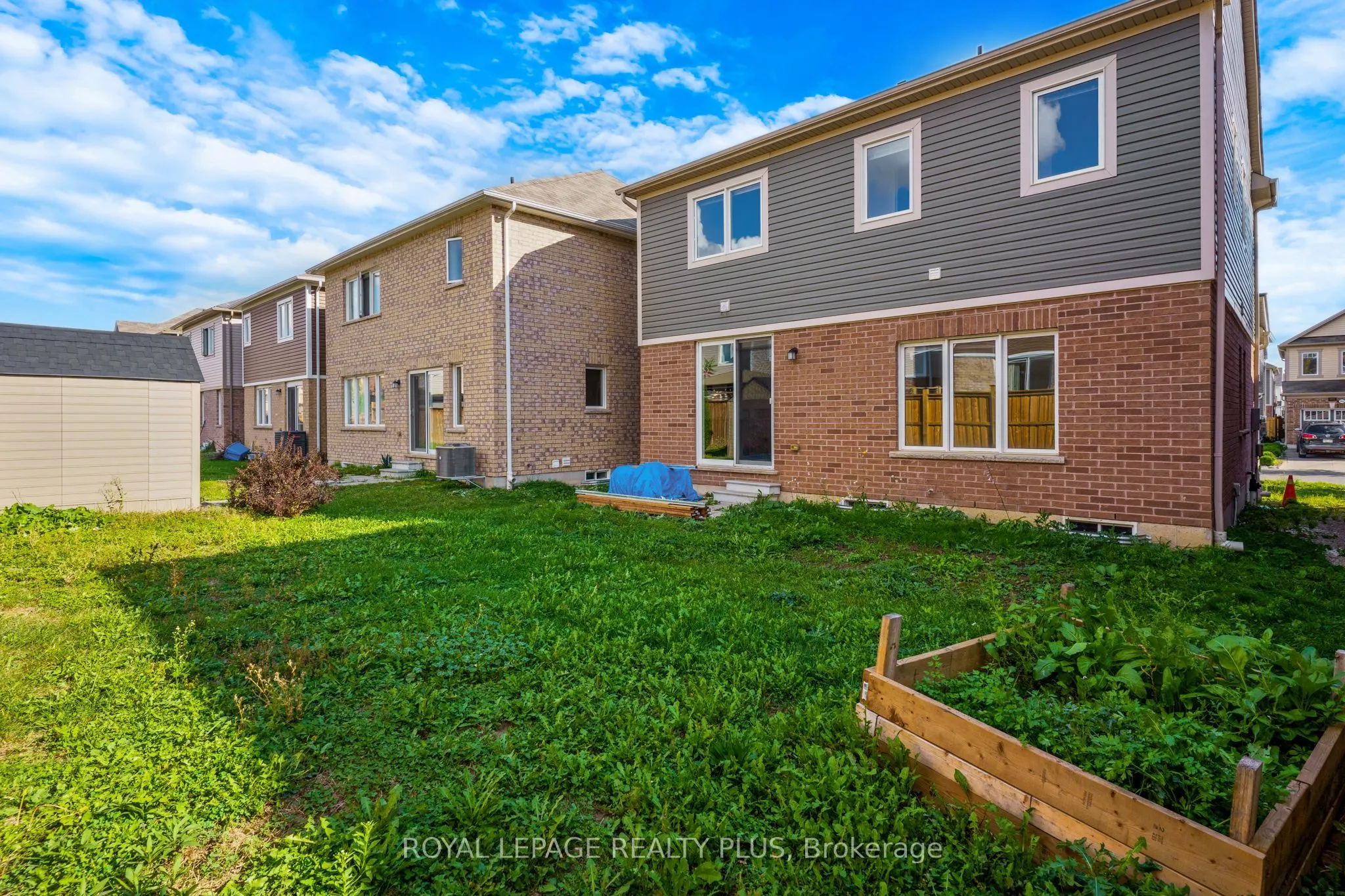 267 Grovehill Crescent