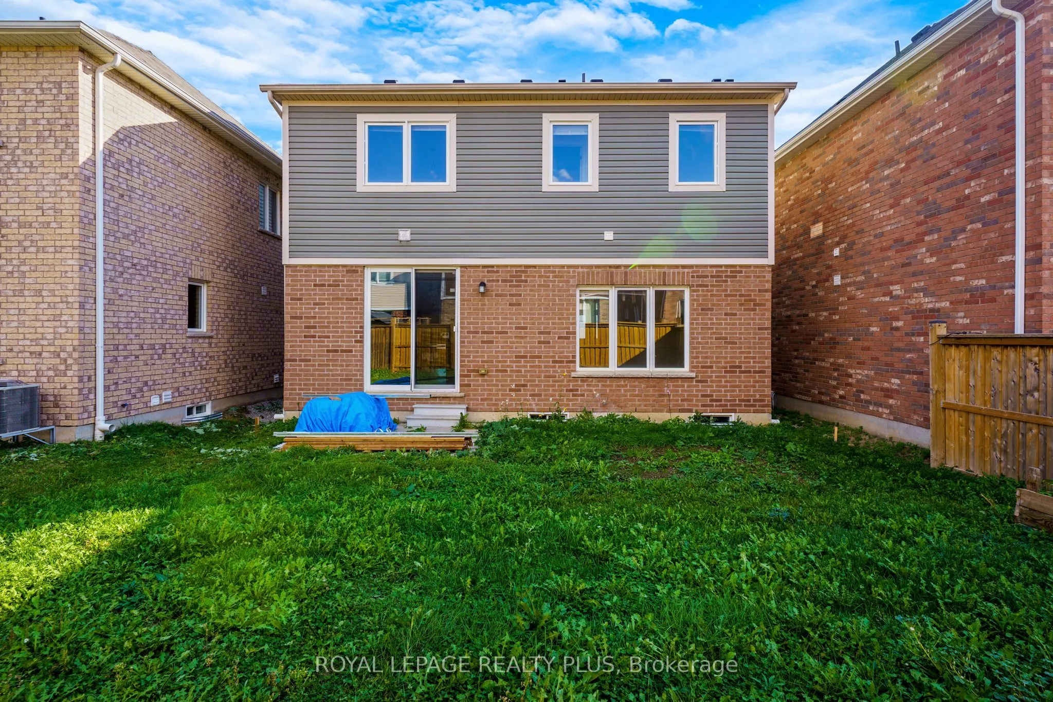 267 Grovehill Crescent