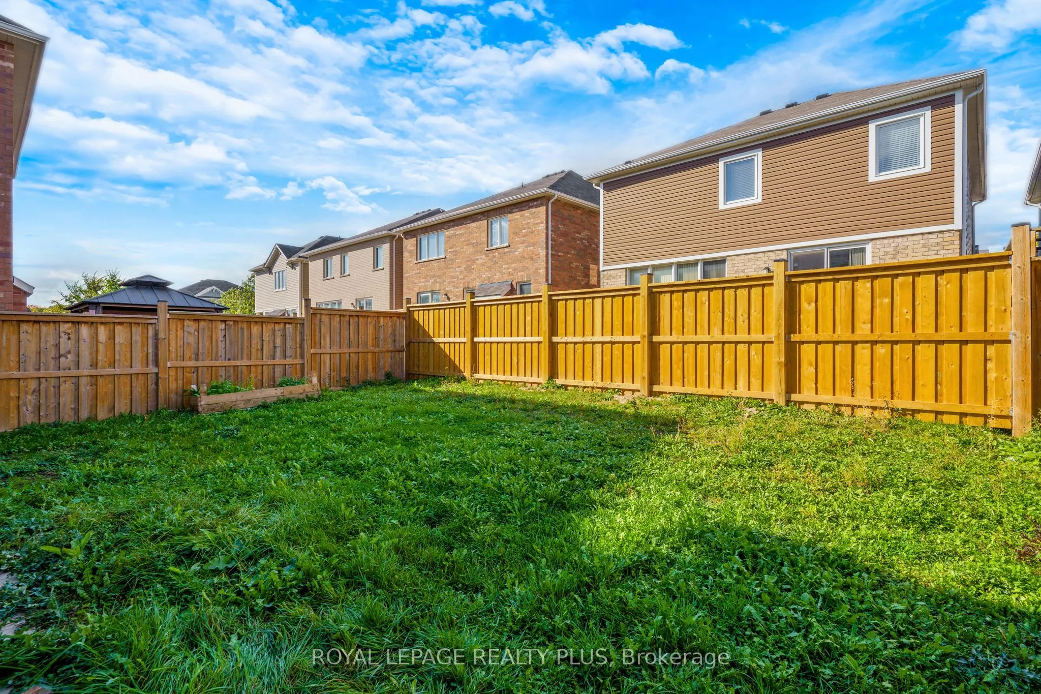 267 Grovehill Crescent