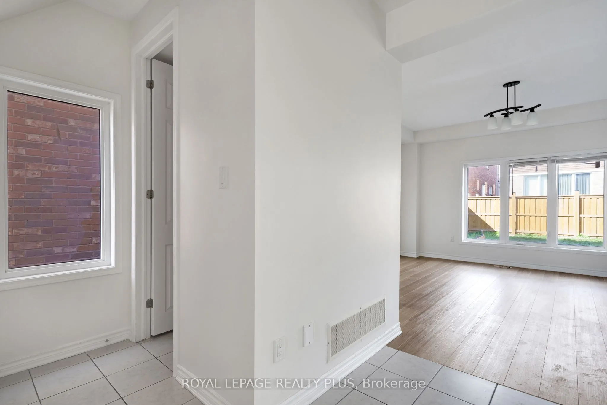 267 Grovehill Crescent