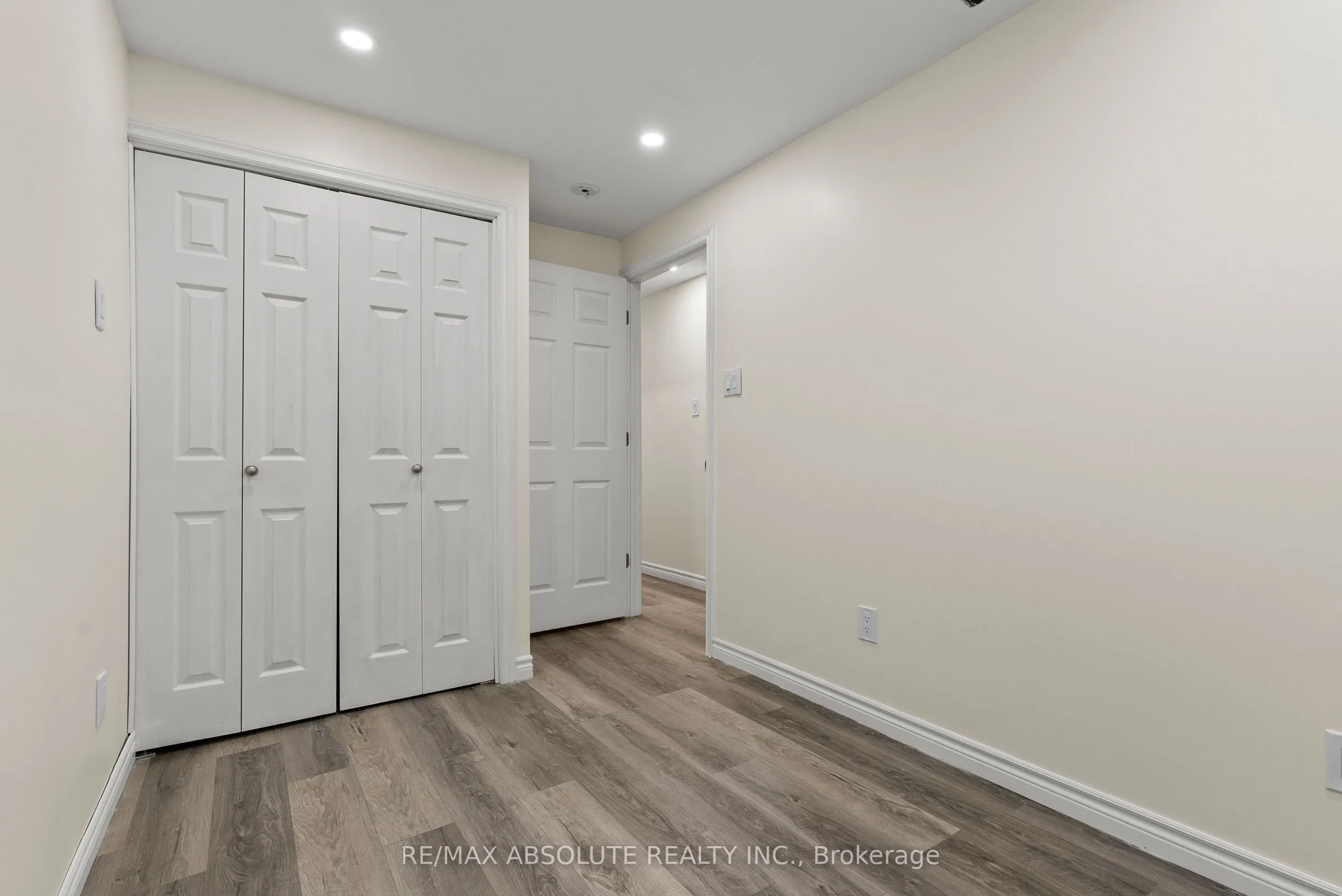 6 Howard Court