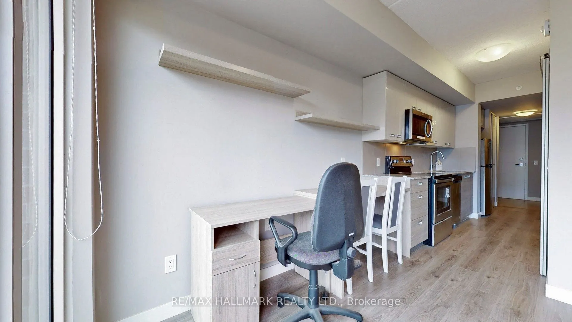 308 Lester Street, #207