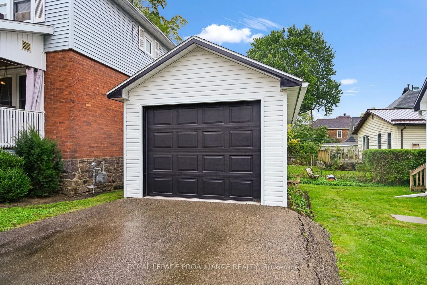 189 James Street E