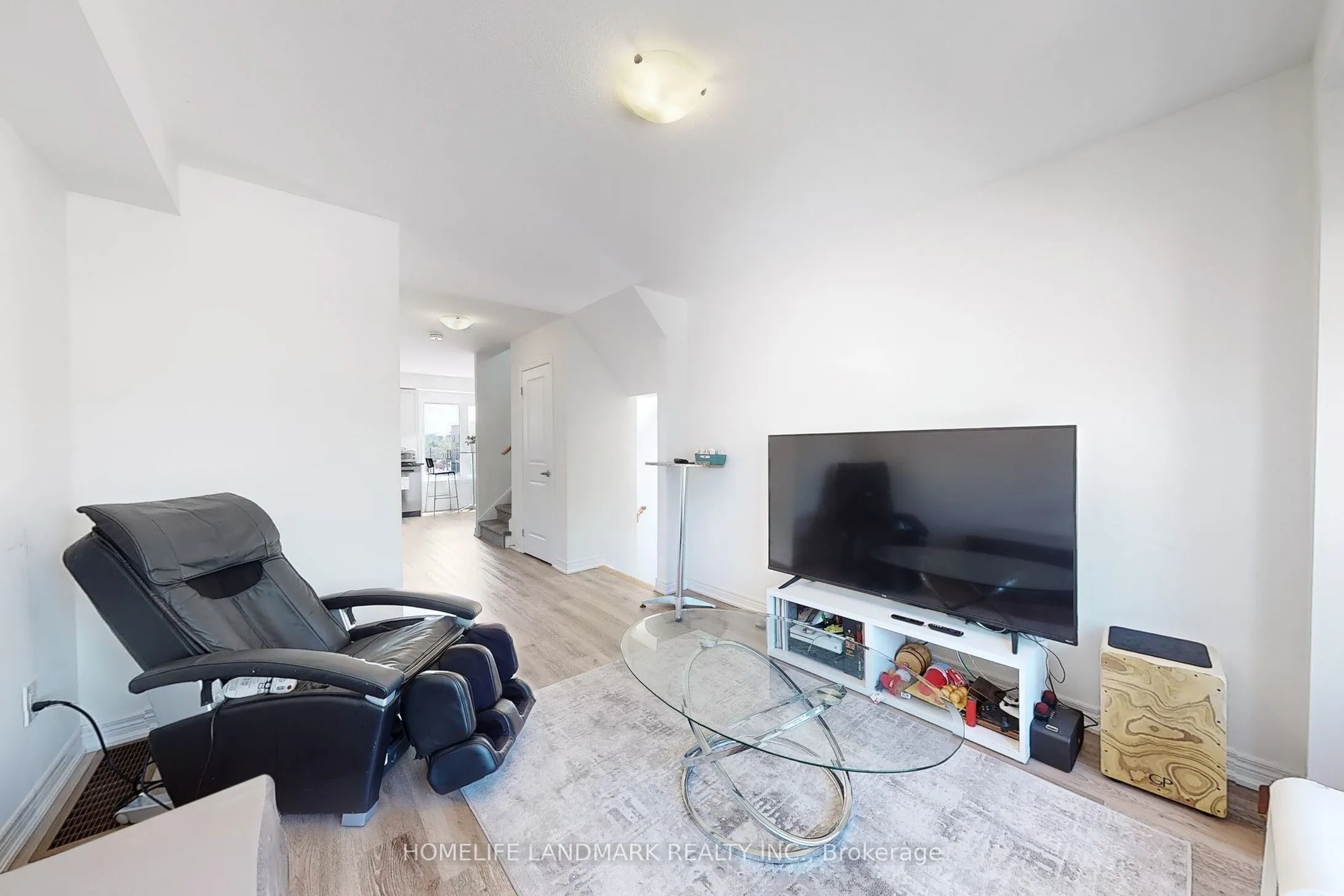 2 Reid Avenue N