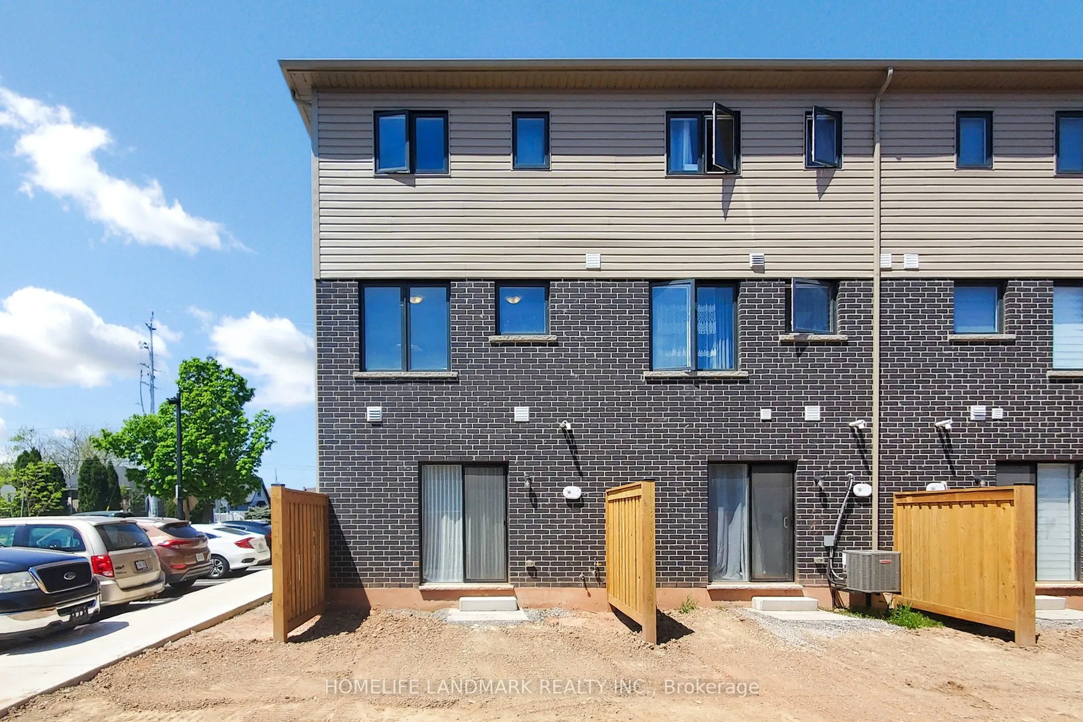 2 Reid Avenue N