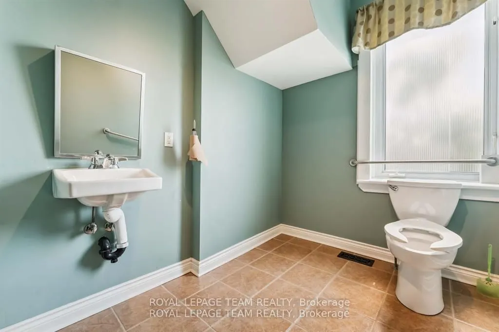 1538 Stittsville Main Street
