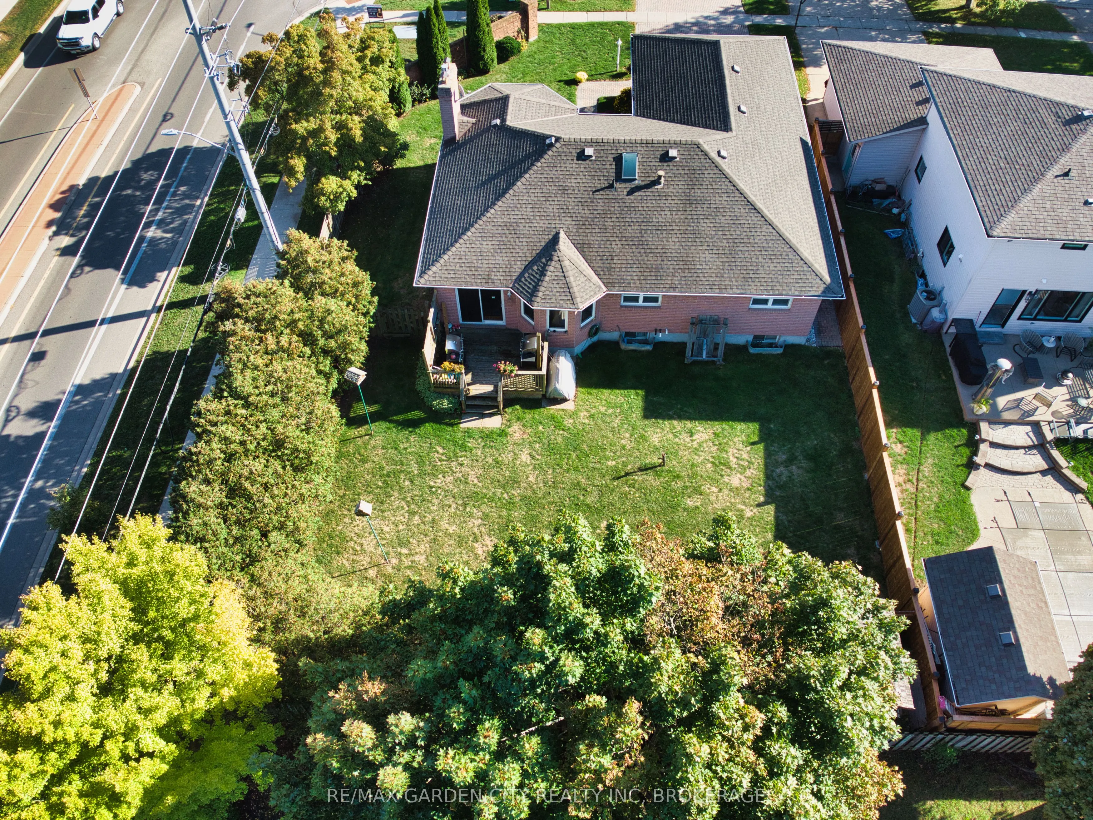 2 Harvest Oak Drive