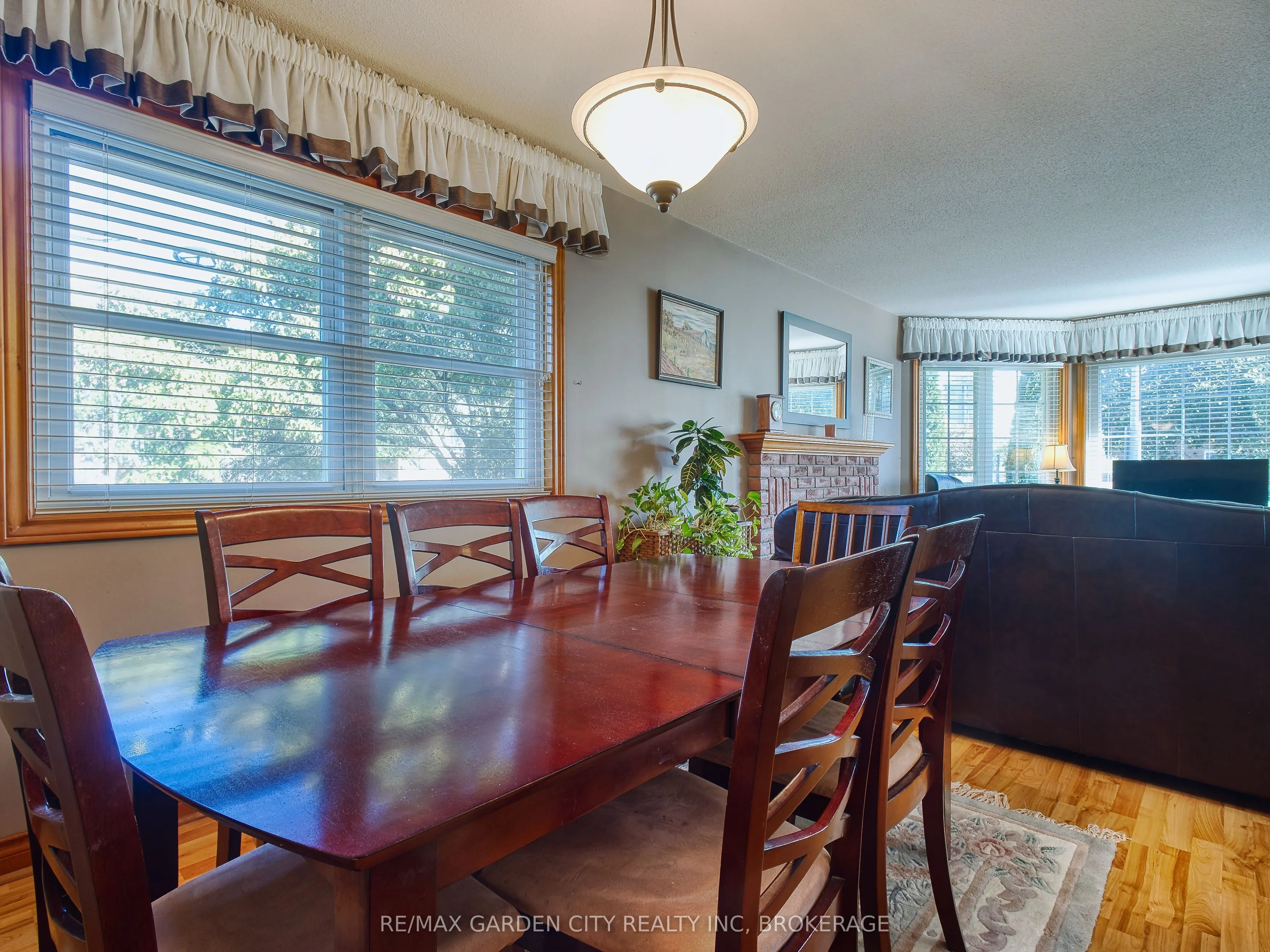 2 Harvest Oak Drive