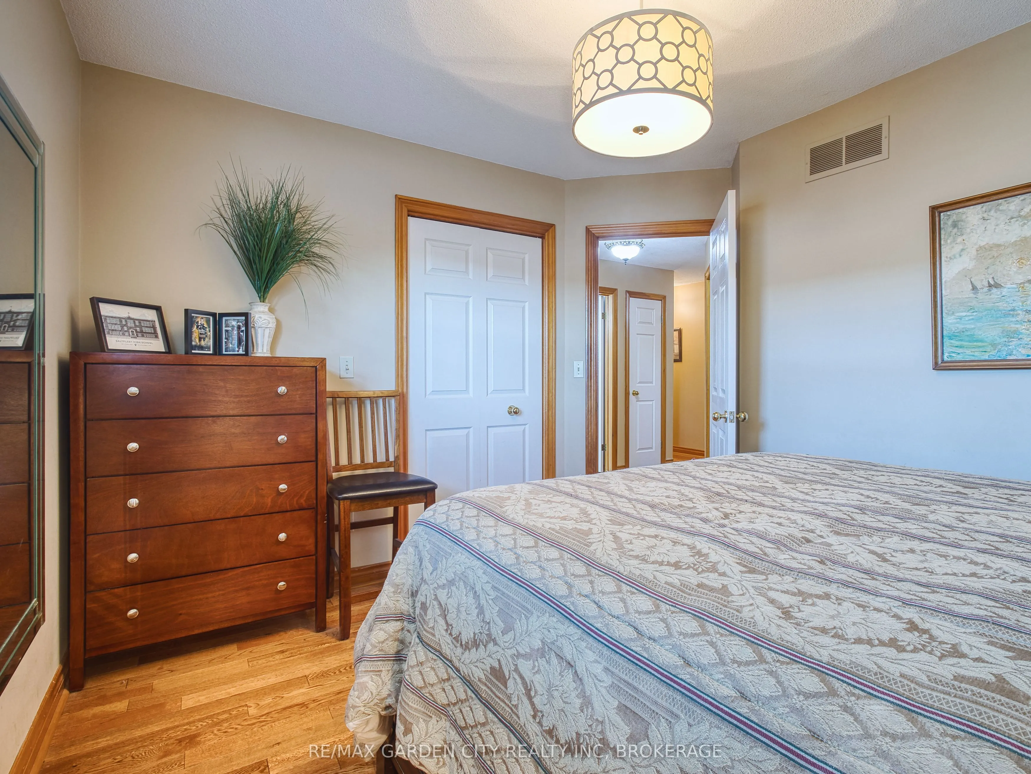 2 Harvest Oak Drive