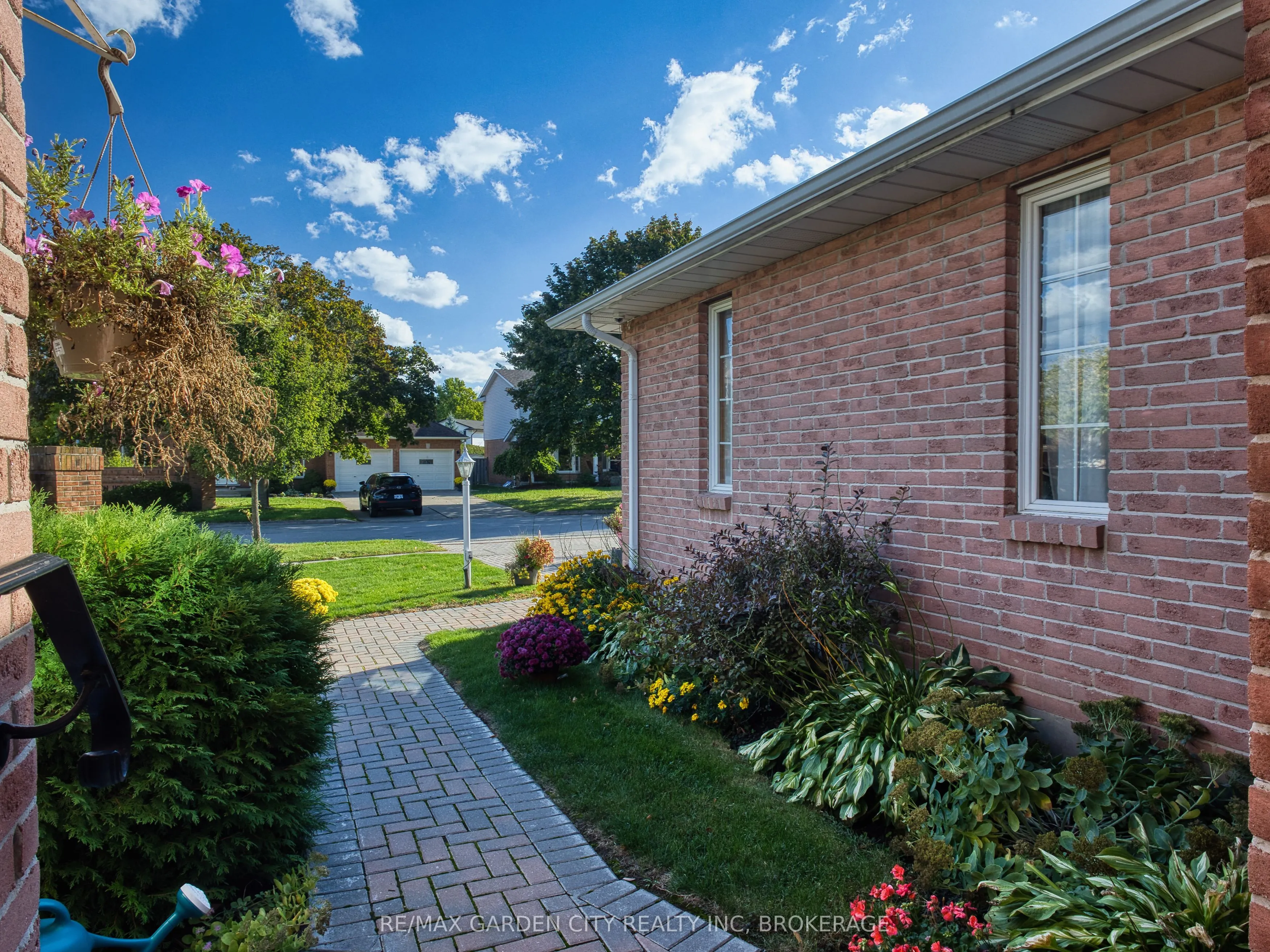2 Harvest Oak Drive