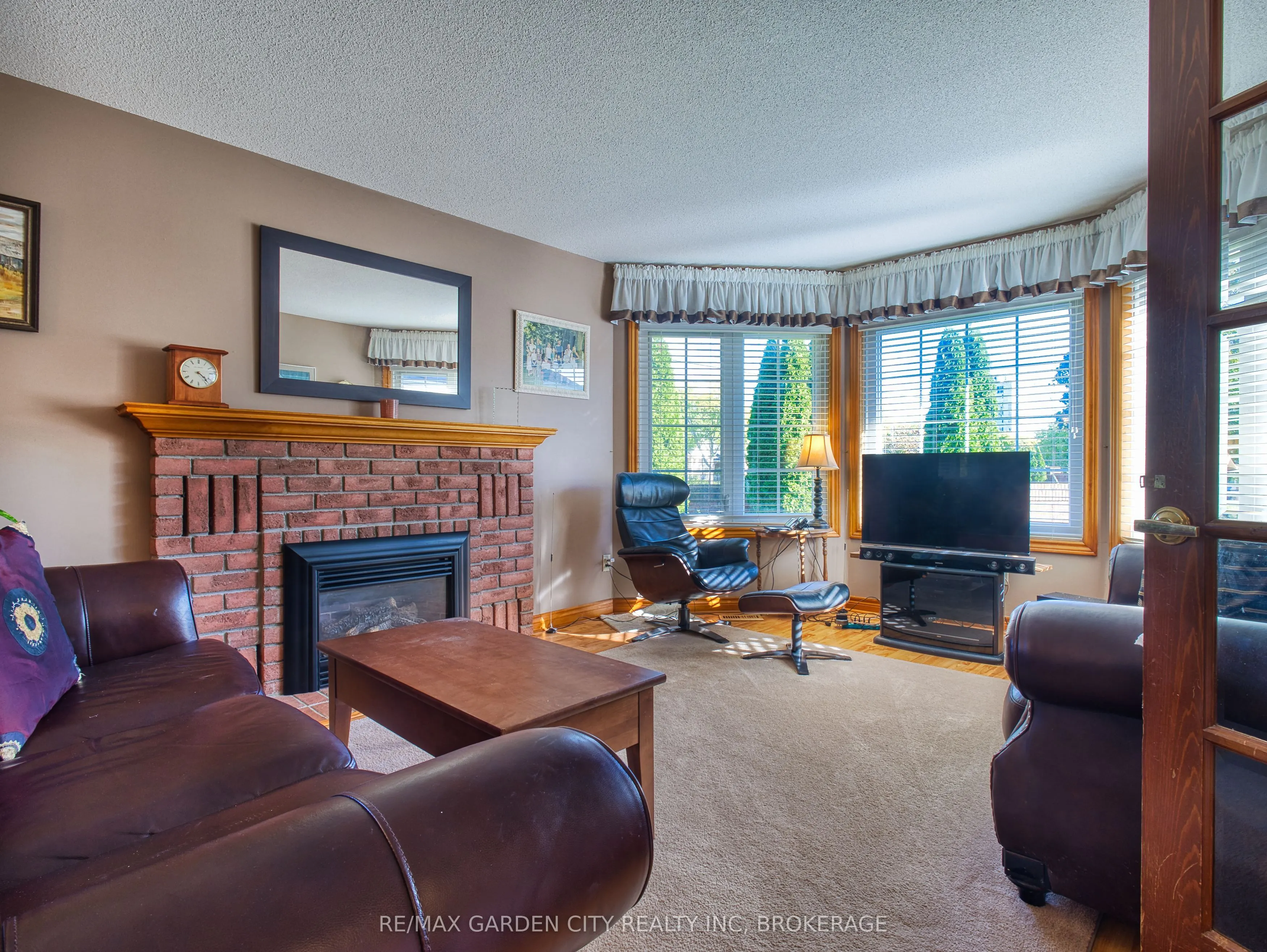 2 Harvest Oak Drive