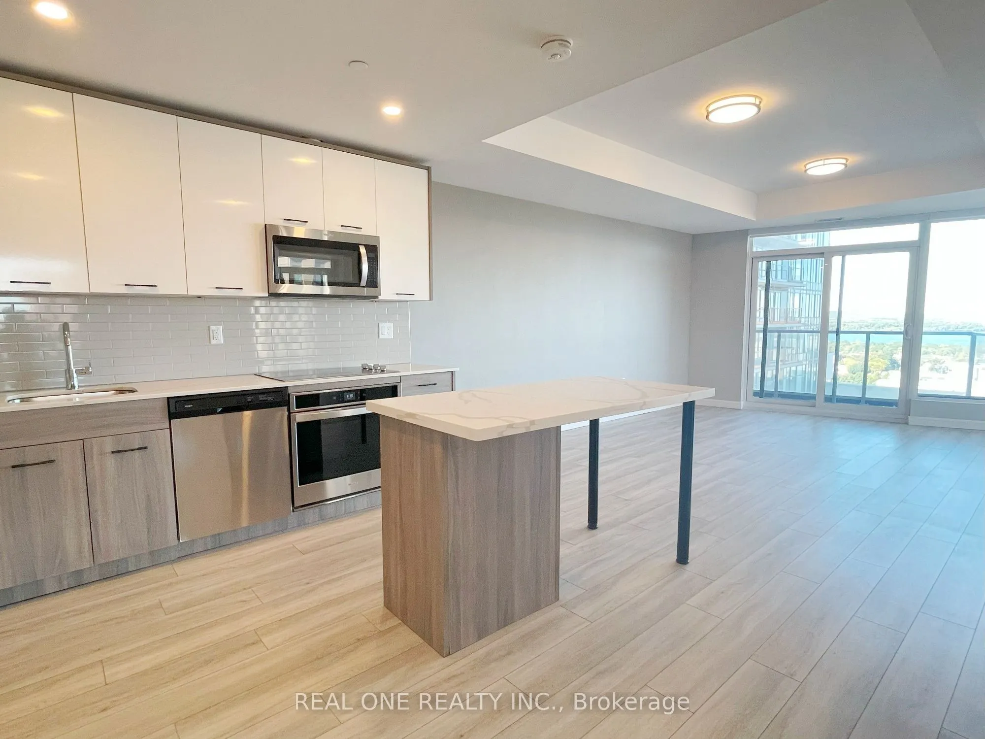 20 George Street, #1704