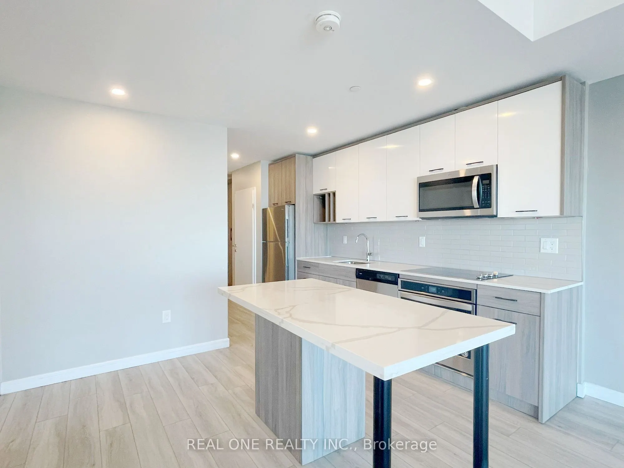 20 George Street, #1704
