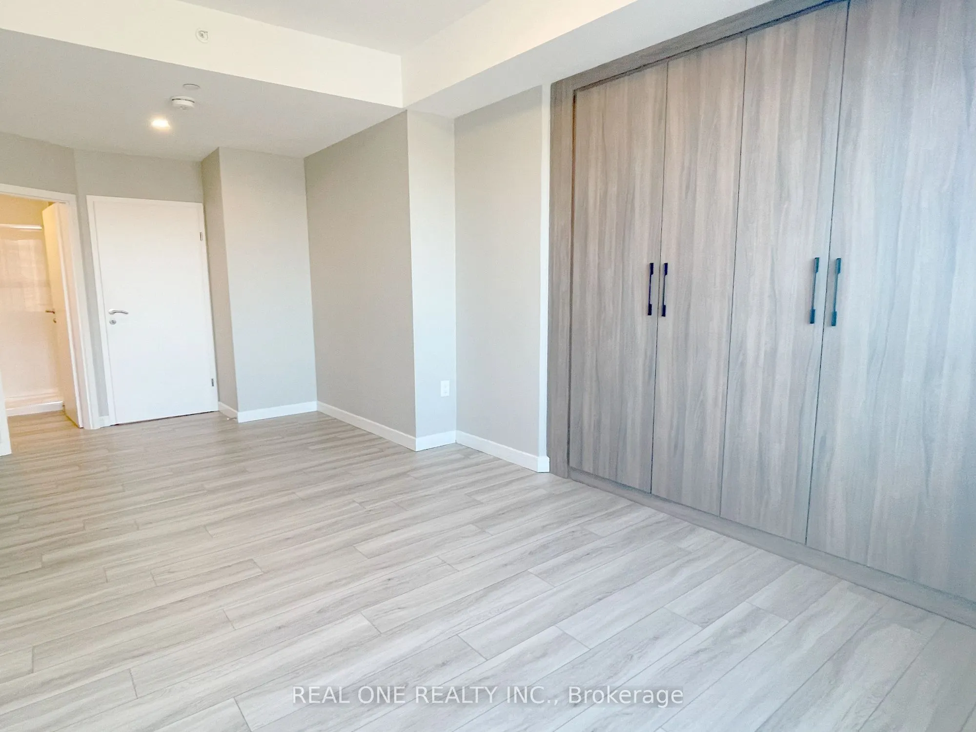 20 George Street, #1704