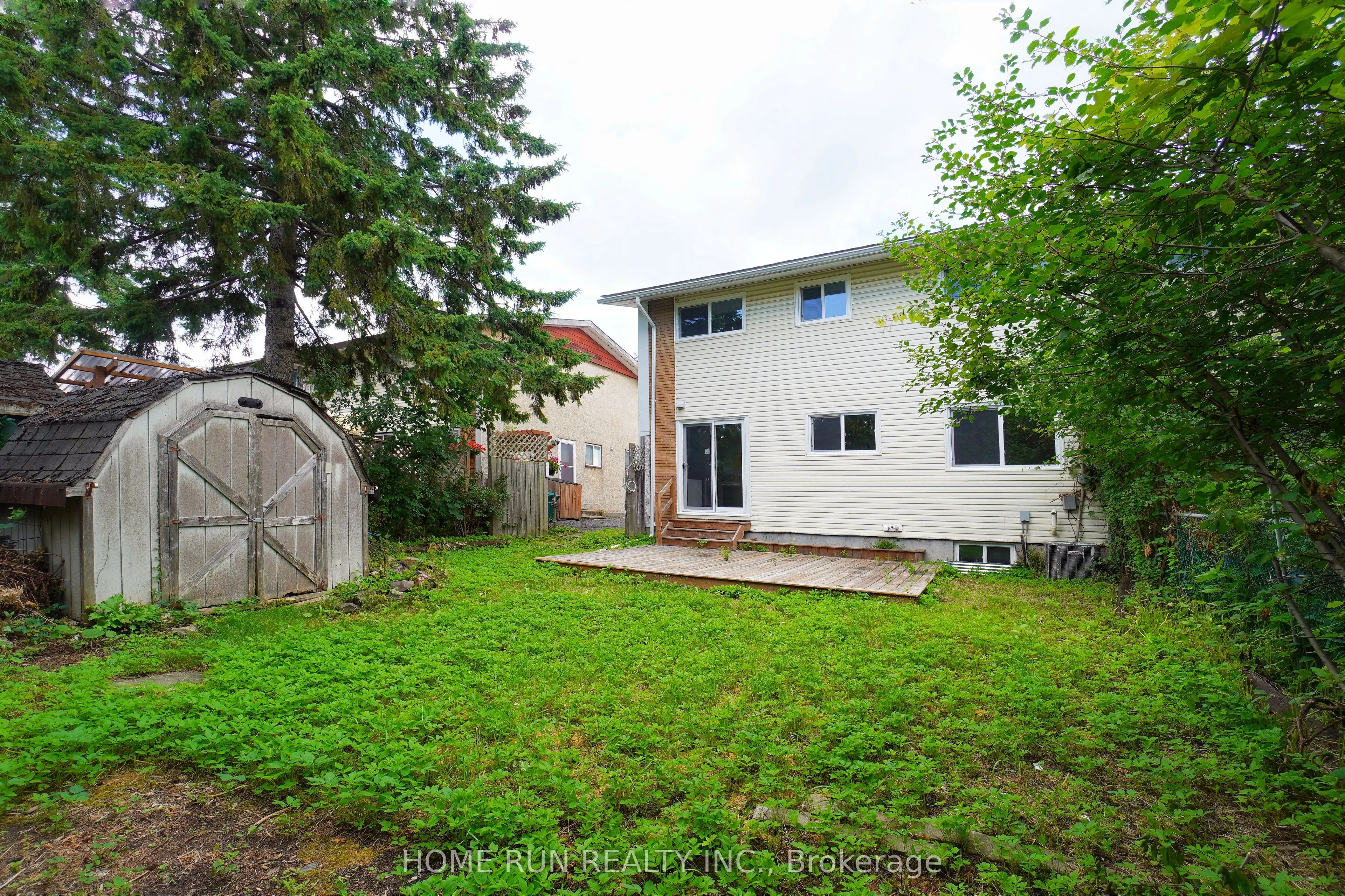 1292 Meadowlands Drive E