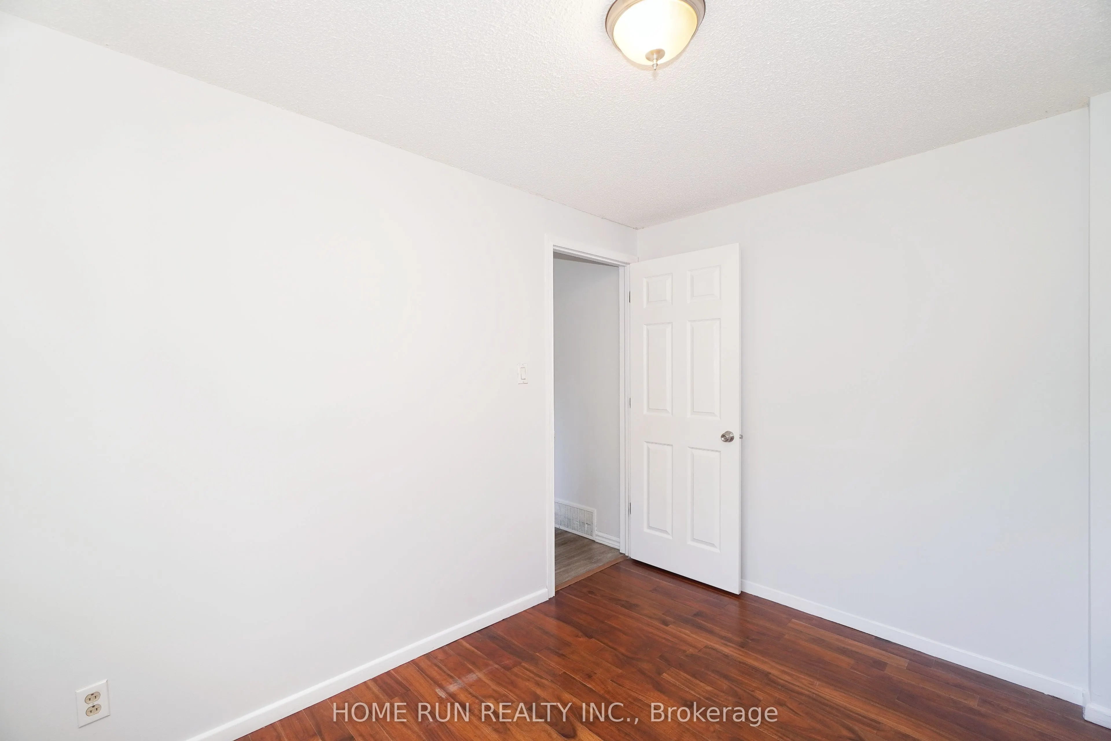 1292 Meadowlands Drive E
