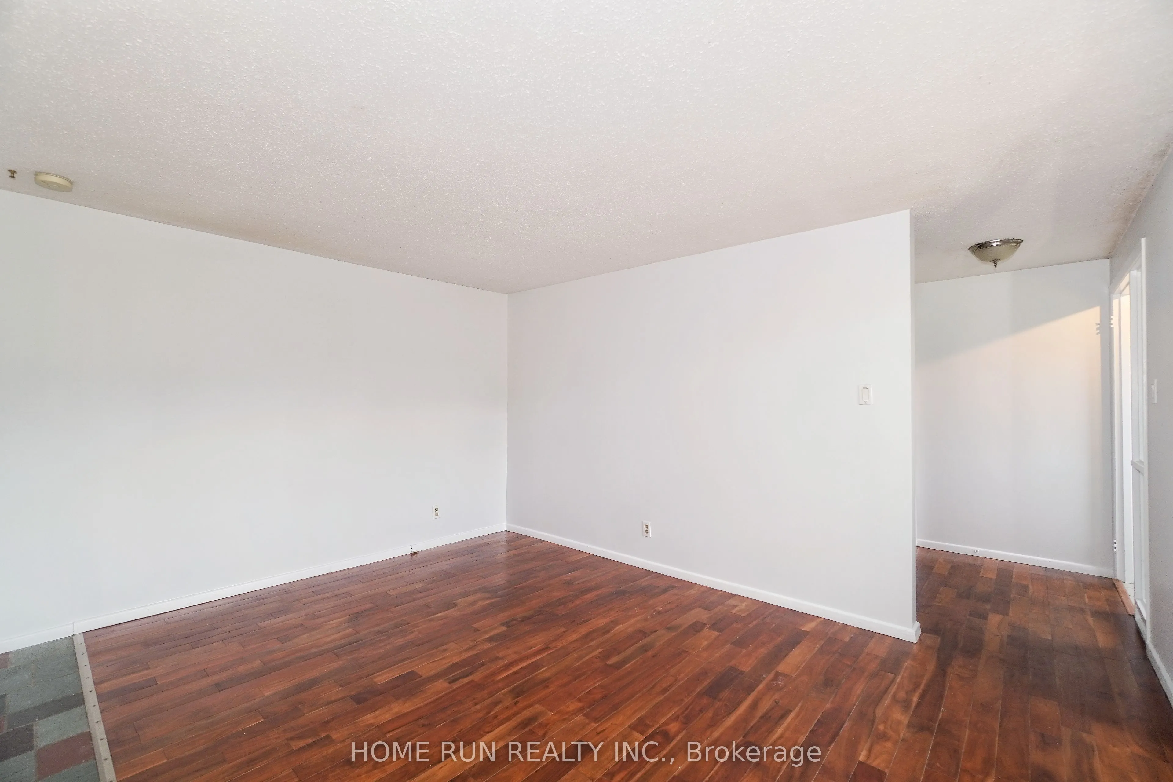 1292 Meadowlands Drive E