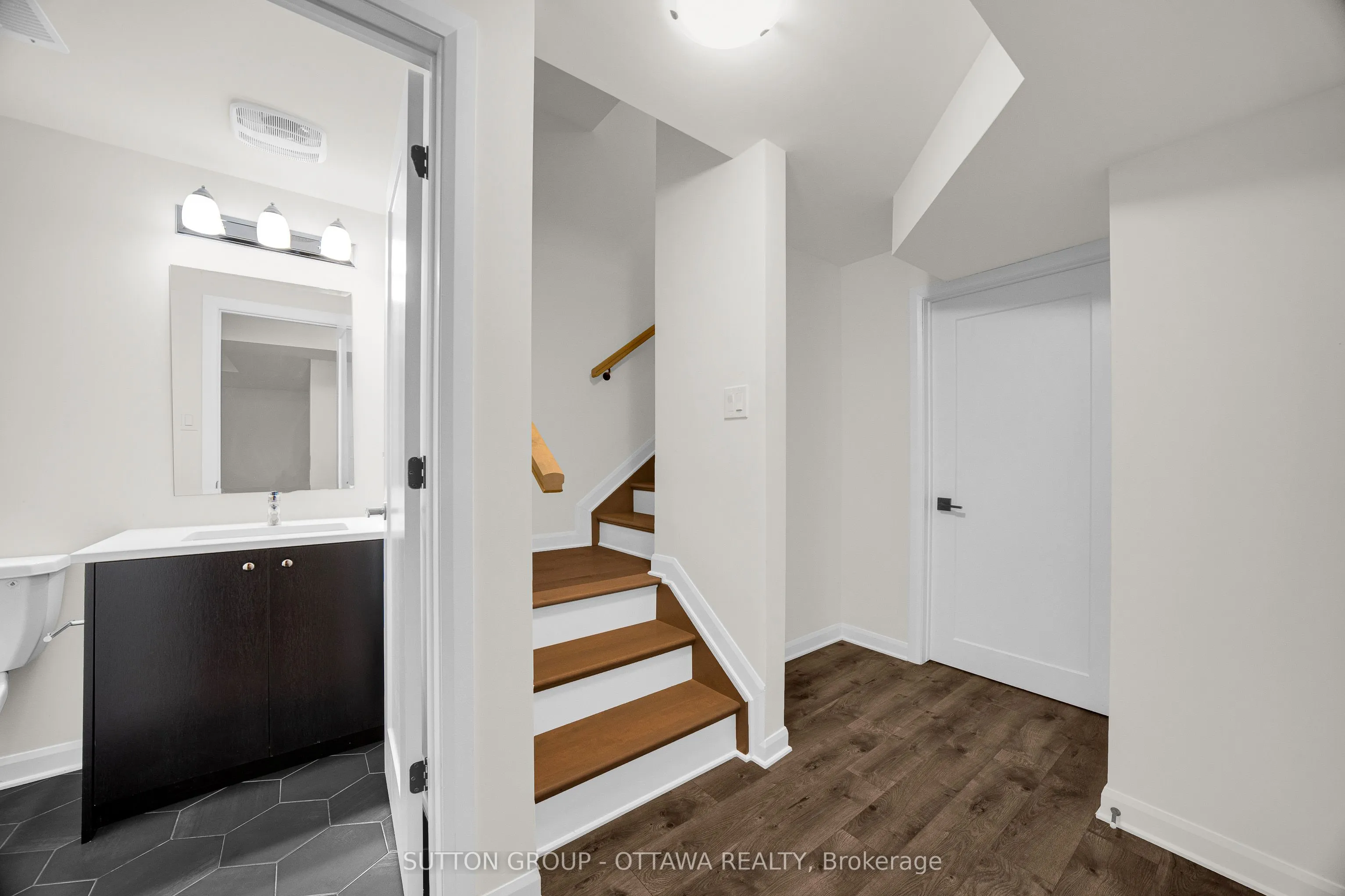 1006 Speedvale Court