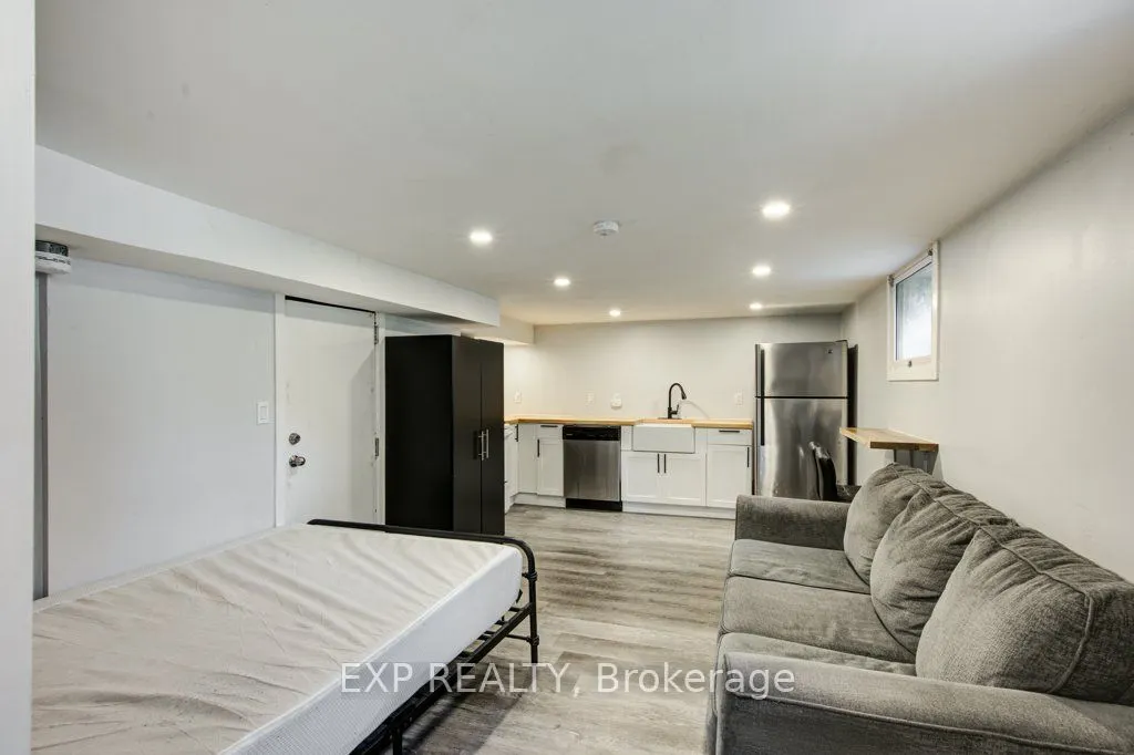 96 Emery Street W