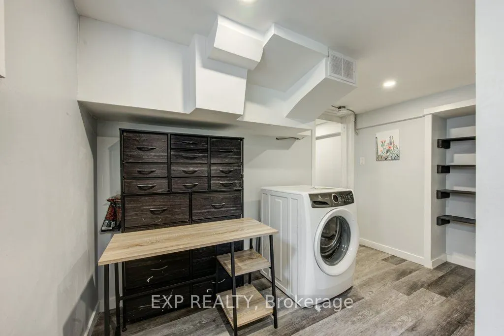96 Emery Street W