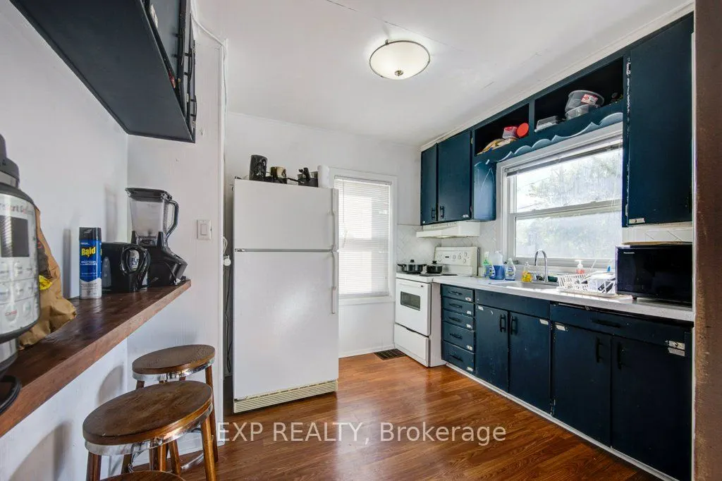 96 Emery Street W