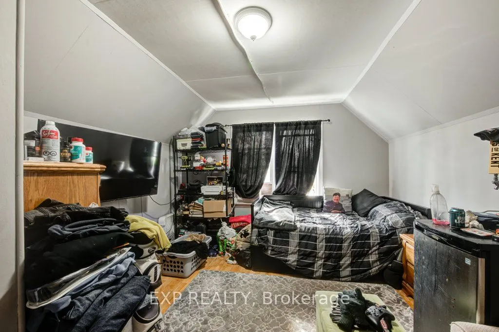 96 Emery Street W