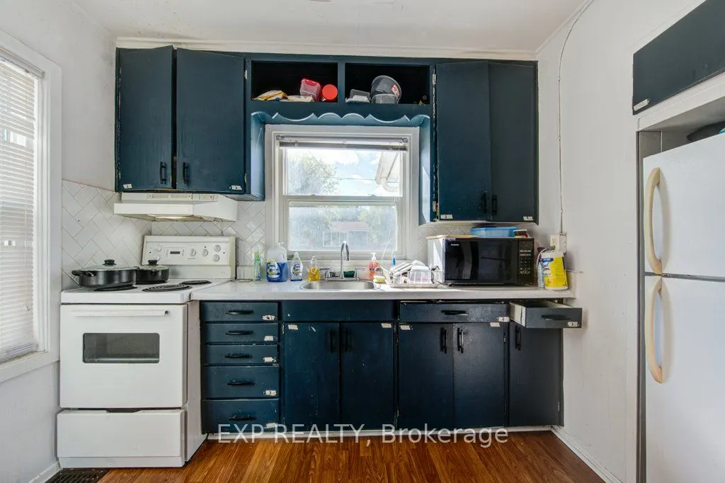 96 Emery Street W