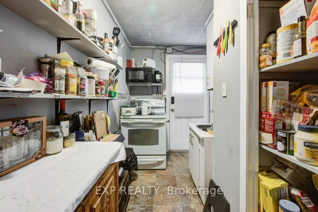 96 Emery Street W