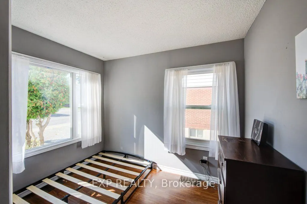 96 Emery Street W