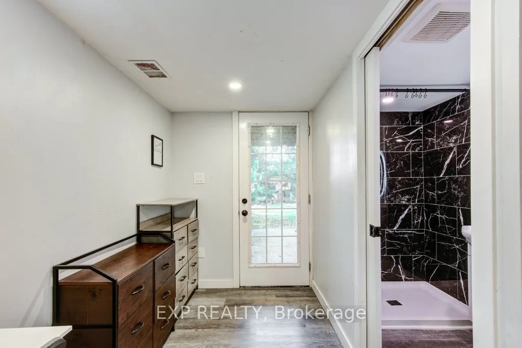 96 Emery Street W