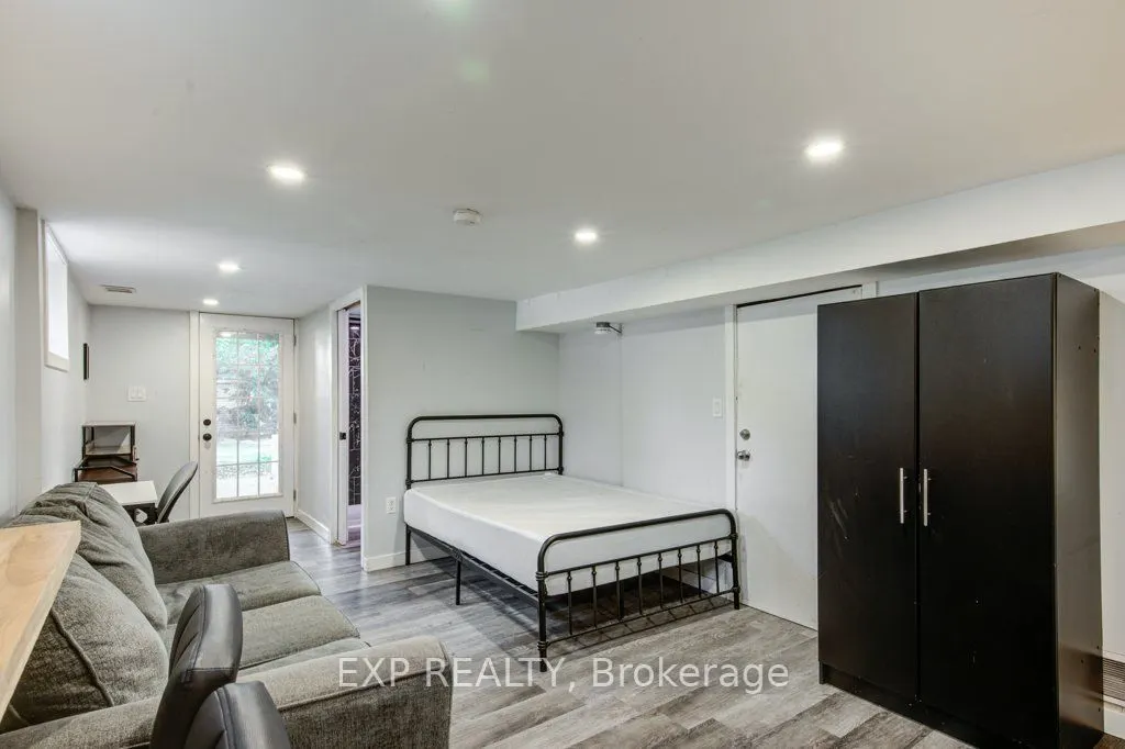 96 Emery Street W