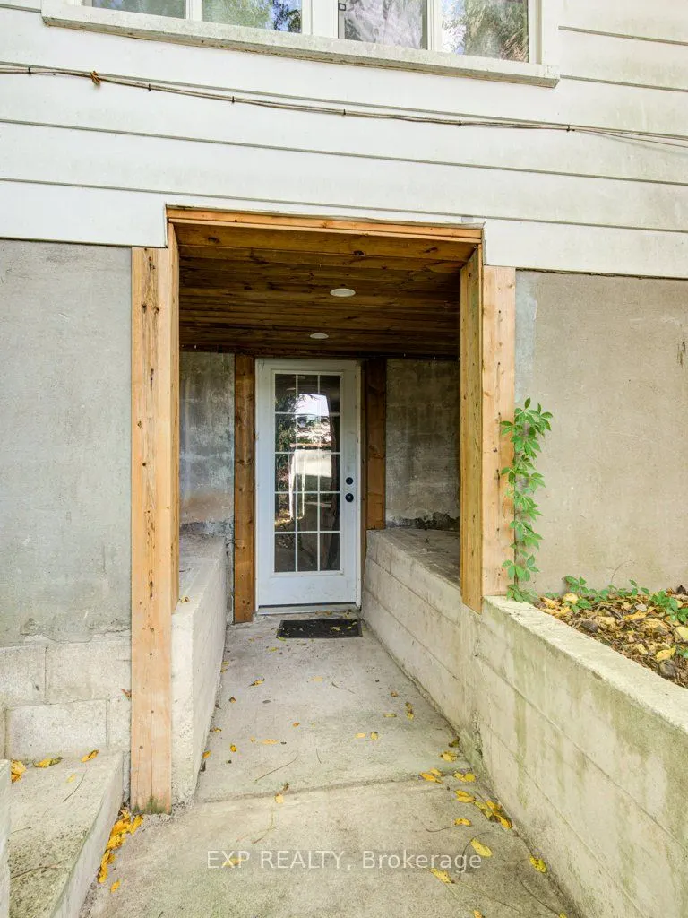 96 Emery Street W