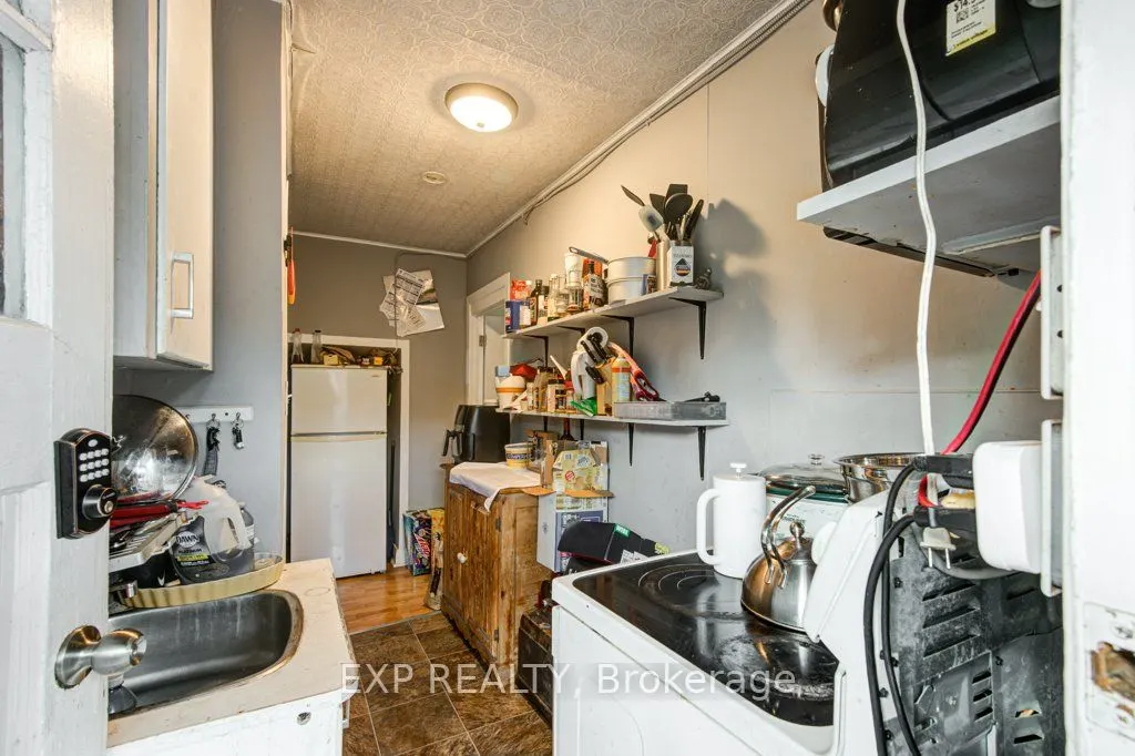 96 Emery Street W