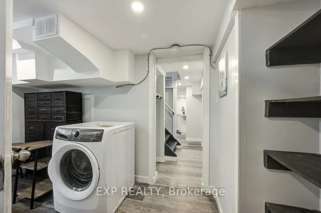 96 Emery Street W