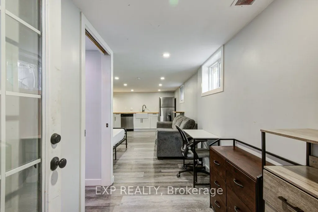 96 Emery Street W