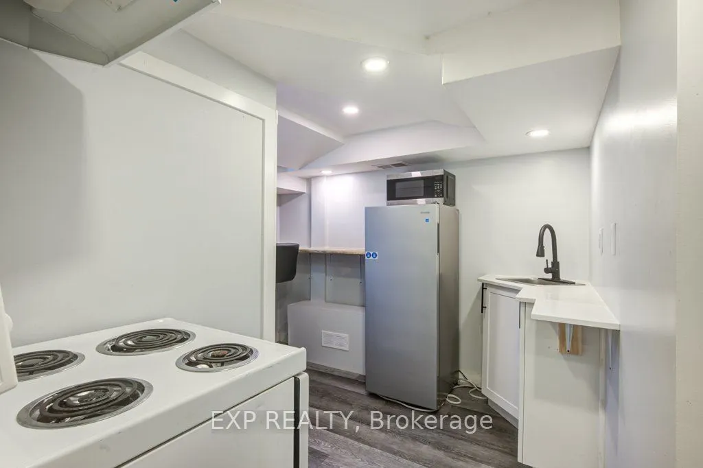 96 Emery Street W