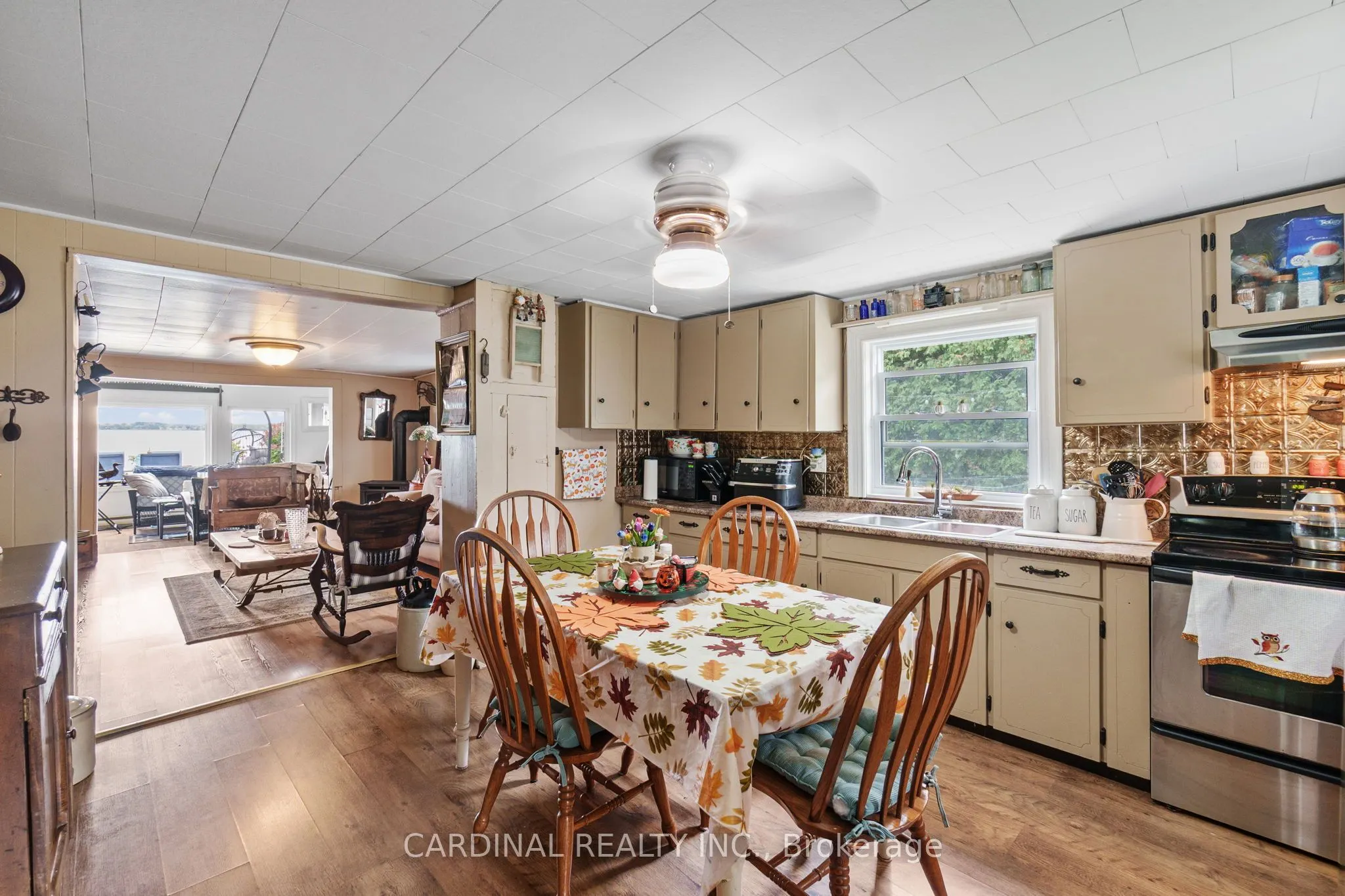39 Price Street E