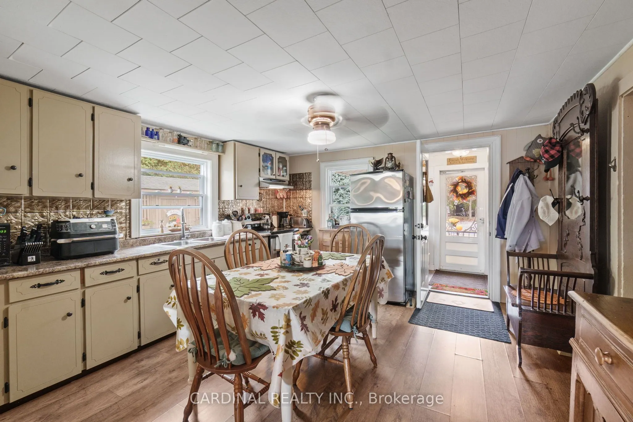 39 Price Street E