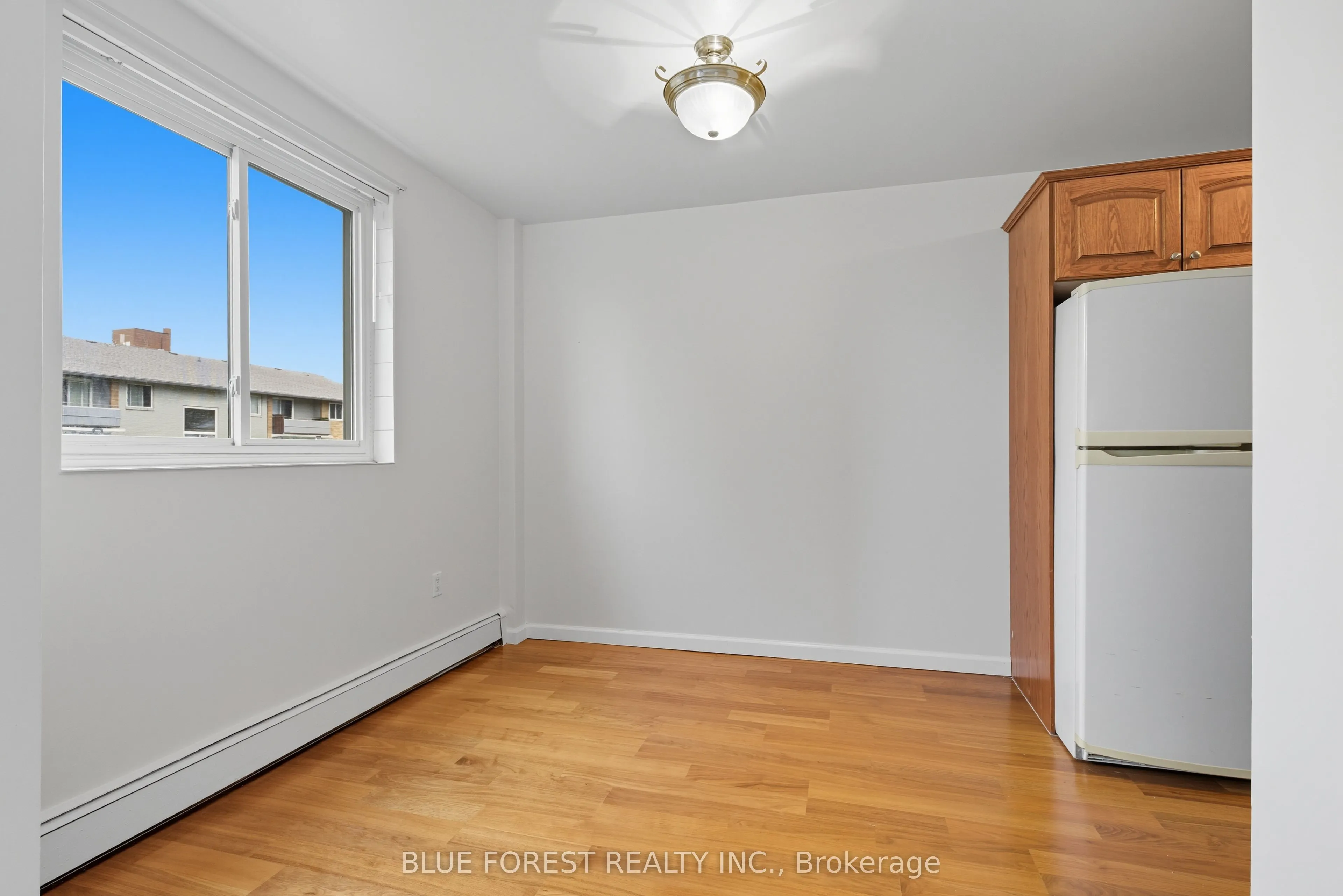 665 Wonderland Road S, #4