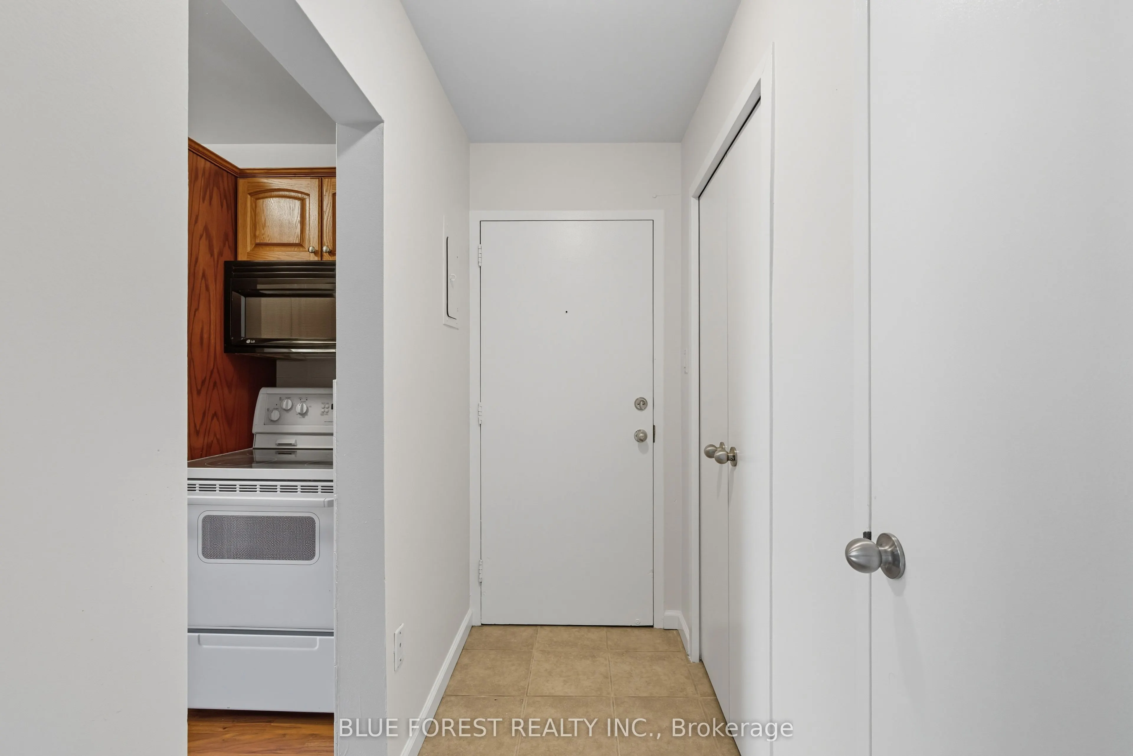 665 Wonderland Road S, #4