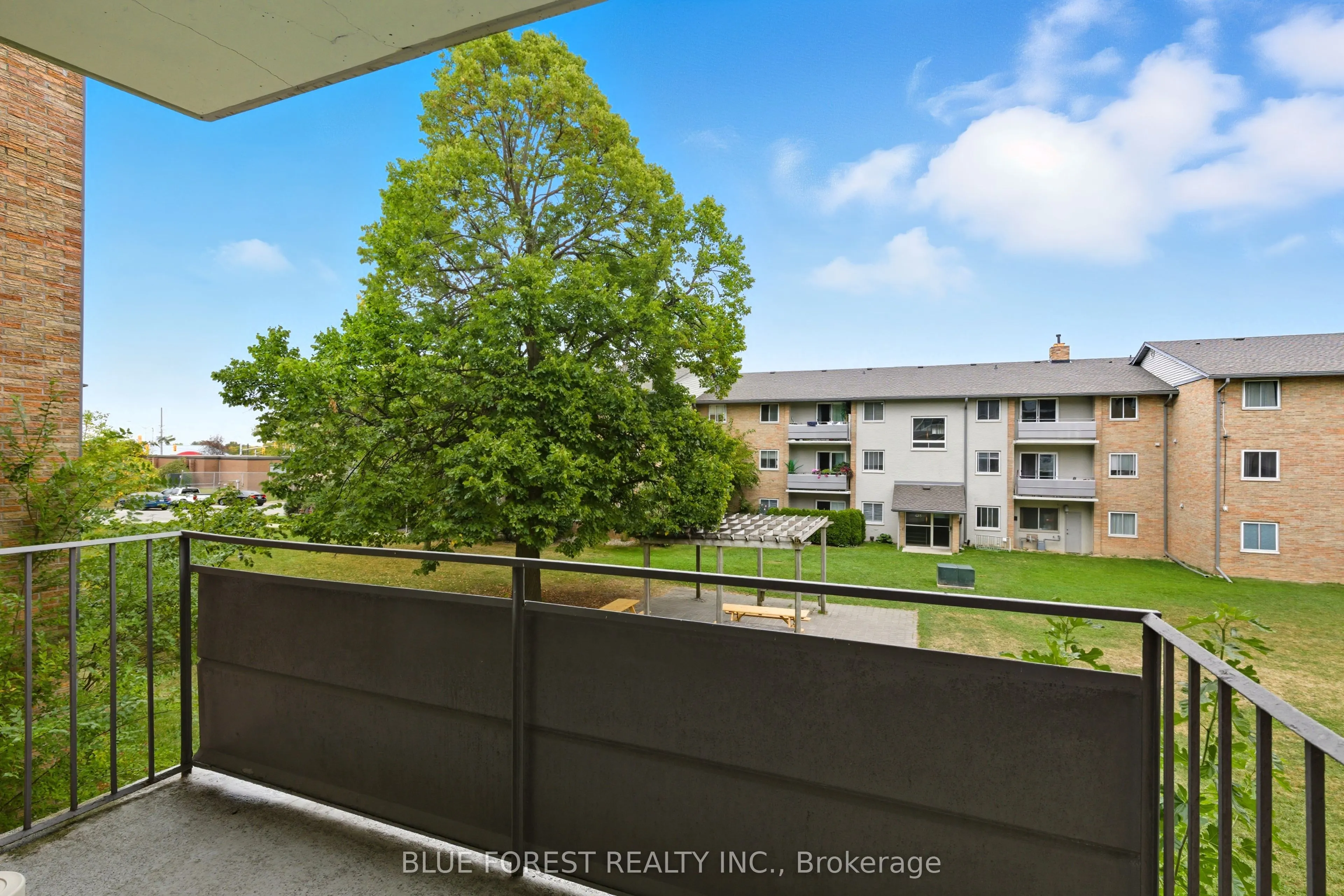 665 Wonderland Road S, #4