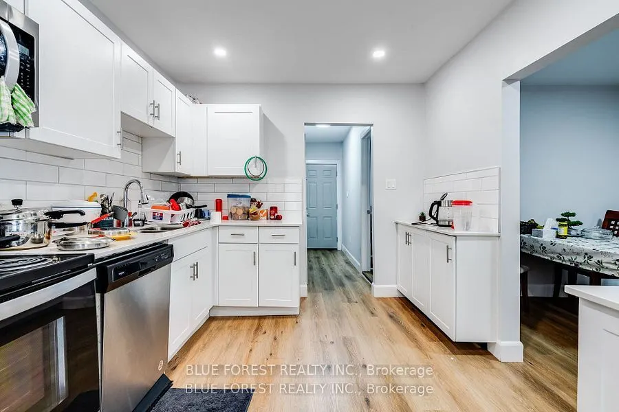 46-48 Wellington Street E