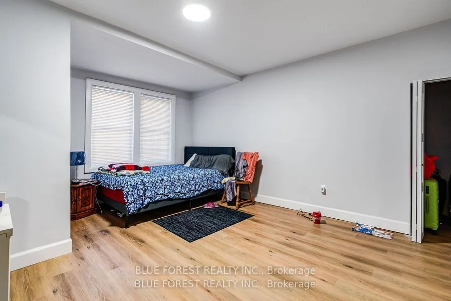 46-48 Wellington Street E
