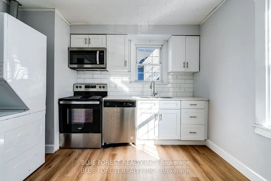 46-48 Wellington Street E