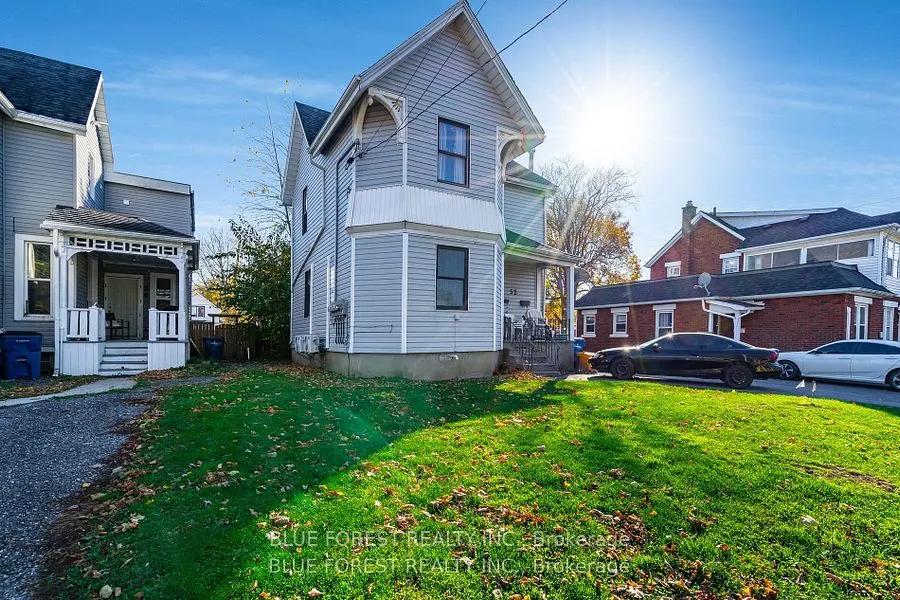 50-52 Wellington Street E